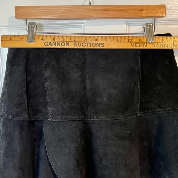 Black Suede Mini Skirt vintage - Picture 5 of 8